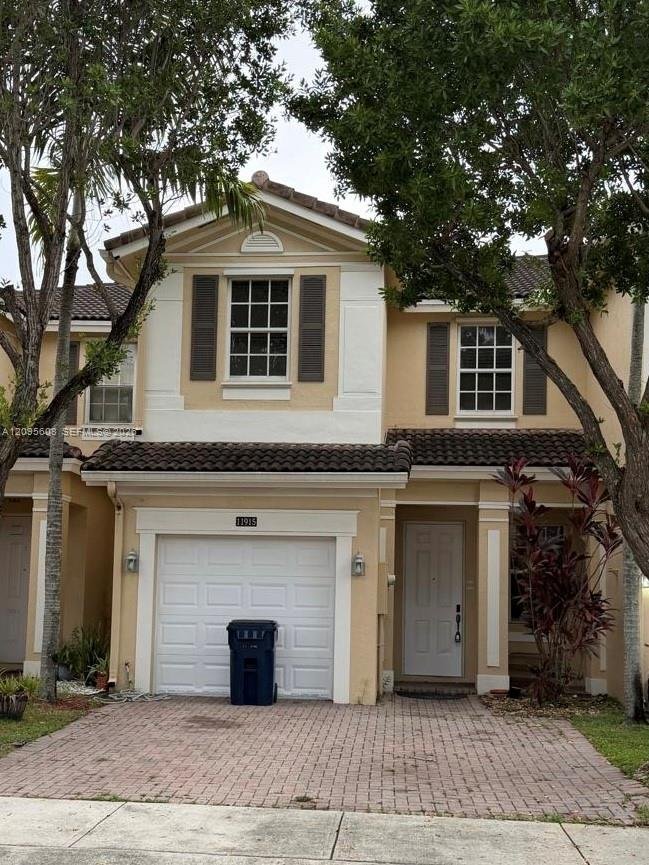 RENTA TOWNHOUSE